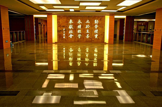 采用香蕉在线播放防火板裝修的廈門長庚醫院大廳